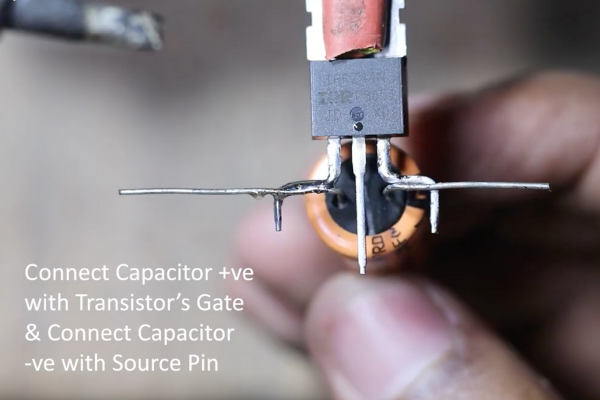 Capacitor connection with transistor