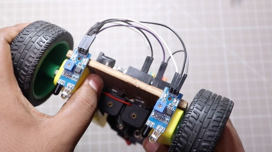 Line Follower Robot using Arduino and L298N Module – QuartzComponents